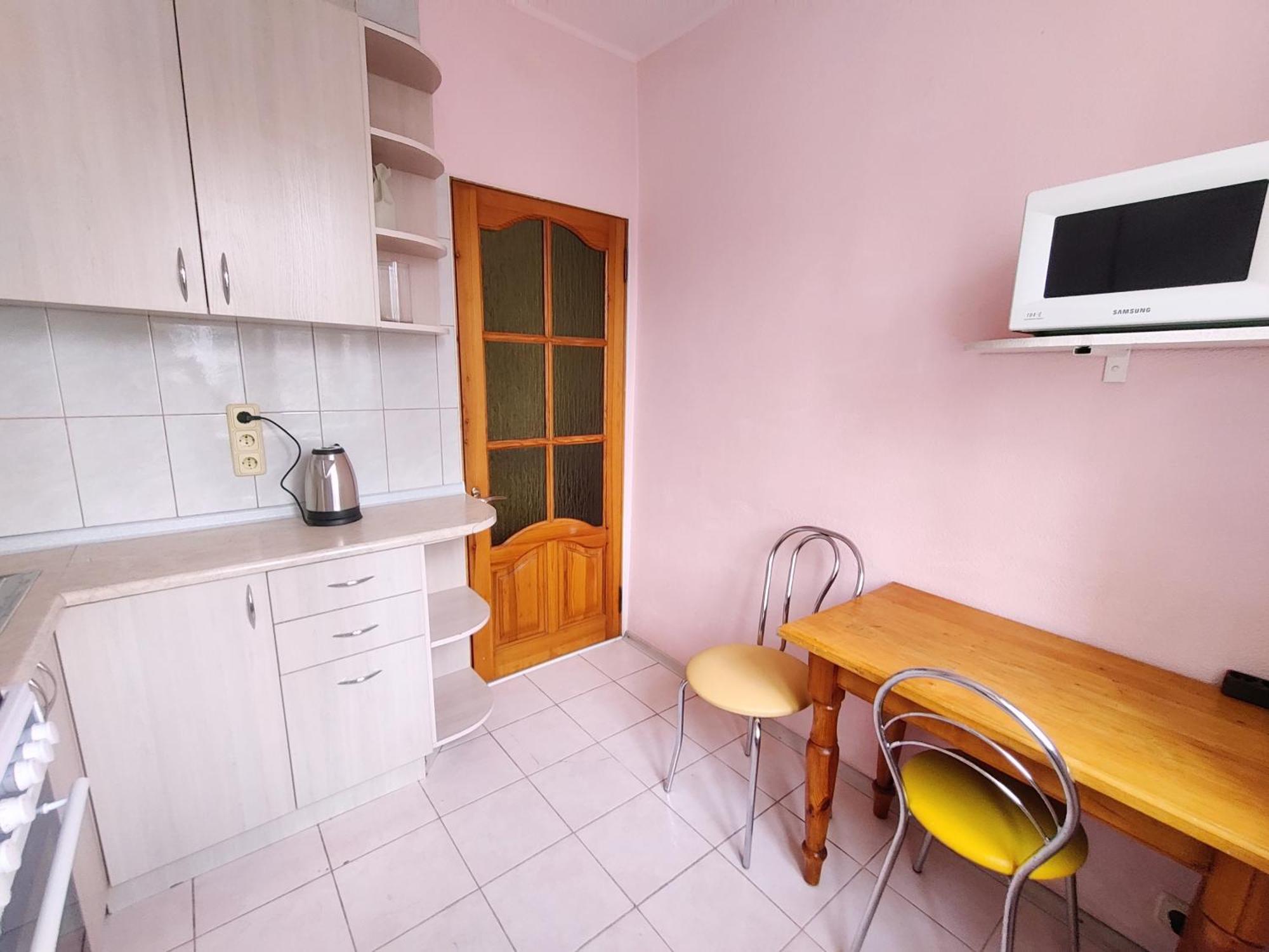 Apartment On Peremogy Square *