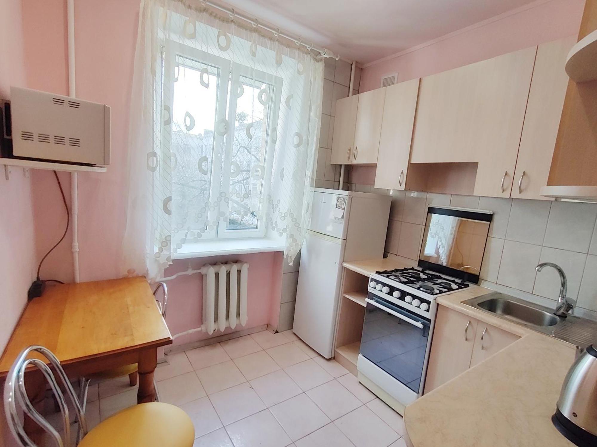 On Peremogy Square Apartment